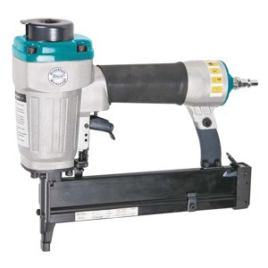 Sponkovačky a nastřelovačky